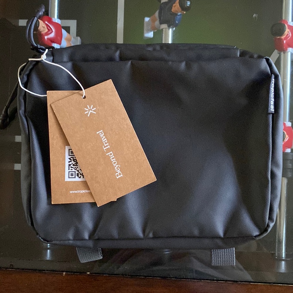 NWT Tropicfeel Fidlock Toiletry Bag